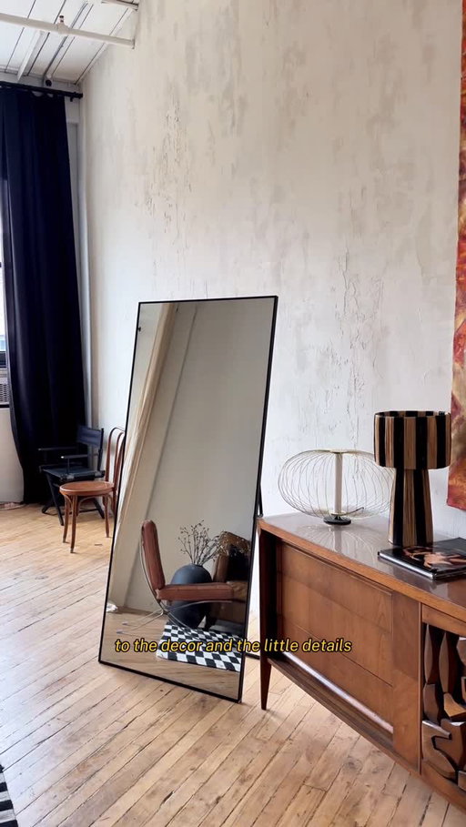 Creating means telling stories, not just taking photos 🎞️ 

Come #bts on my shoot day with @nomad.studio.toronto 🎨 and watch how I use different corners of the studio to create unique concepts ✨

📍 @nomad.studio.toronto 

#contentcreatortips #videography #studiophotoshoot #photographystudio #btsshoot