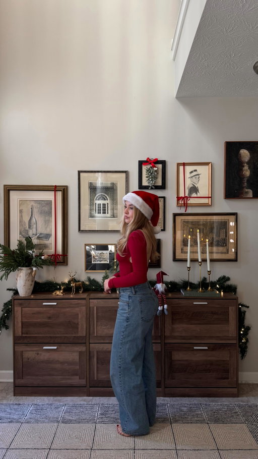 #ad reset + decorate with Apartments.com 🎃🕯️🍂 → 🌲🛷🦌✨

staying organized in your rental during the holidays is tough but I’ve got you! the way these storage bins smelled straight of PINE & CINNAMON & all the holiday vibes!!! tis the season!!! @apartmentscom 

#decorateforchristmas #christmasdecor #halloweenreset #resetwithme #cleaningasmr #apartmentscompartner