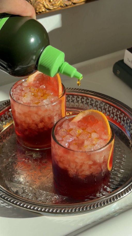 Lambrusco, but make it zero-proof 🍷 

Welcome to my NA corner, where I’m turning popular holiday cocktails into zero proof drinks. This Autumn inspired NA lambrusco spritz is bold, dry, and has a hint of spice (cinnamon.) So whether you’re looking for a new mocktail to try or looking for something to add on your Friendsgiving drink menu, this one is for you!

𝐰𝐡𝐚𝐭 𝐲𝐨𝐮’𝐥𝐥 𝐧𝐞𝐞𝐝:
• ice
• 2 oz of non-alcoholic aperitif 
• 3/4 oz of fresh grapefruit juice
• 1/2 oz of cinnamon syrup (recipe below) 
• 2 oz of non-alcoholic sparkling red wine 
• Topped with non-alcoholic sparkling white wine 
• Optional: drizzle of olive oil 

Yields — 1 serving. 

𝐜𝐢𝐧𝐧𝐚𝐦𝐨𝐧 𝐬𝐲𝐫𝐮𝐩:
• 1 cup of brown sugar
• 1 cup of filtered water 
• 3 cinnamon sticks 

𝐨𝐭𝐡𝐞𝐫 𝐩𝐨𝐬𝐭 𝐝𝐞𝐭𝐚𝐢𝐥𝐬: 
(Note: All direct links can be found in my bio)
• Rings from: @filosophy.co 
• Nail details: Gelx forms from @apresnailofficial, one coat of “barely there” rubber base from @nailzkatkat, one coat of “oyster velvet” cateye nail polish from @lemanoir, one coat of “jelly brown” polish from @gelcare.official, and top coat from @apresnailofficial.
• Glassware: @potterybarn 
• Barware from: @viskicraft 

Enjoy 🫶🏽
#cocktailhour #mocktails #mocktailsofinstagram #mocktail #mocktailrecipe #holidaycocktails #holidaydrinks #friendsgiving #hosting #vintagefinds #etsyfinds #oilpainting #homebar #lambrusco #autumncocktails