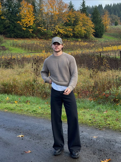 Can you see my hat? 

men’s outfits - outfits for men - men’s outfit ideas 

#mensoutfitideas #mensoutfit #outfits 

@huegahouse 
@abercrombie 
@levis 
@dannerboots
