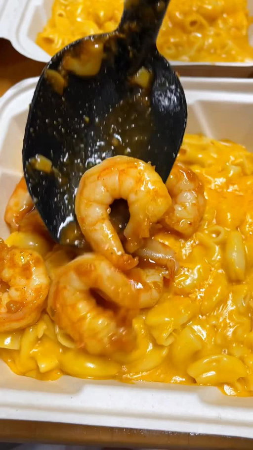 Shrimp & lobster Mac and cheese 🧀🤤.