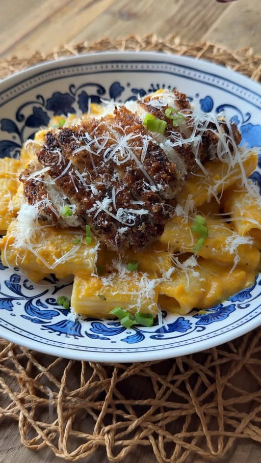 Giving back this time of year means a lot to me, and I’m proud to partner with @hellofresh as they do the same. 💚 Now through November 21, HelloFresh will donate $1 to @nokidhungry for every one of @tiniyounger ’s family friendly meals ordered - Crispy Chicken Cutlets & Rigatoni or Creamy Sun Dried Tomato Chicken. And if you’re not a HelloFresh customer yet, HelloFresh will donate $25 to No Kid Hungry for all new customers that sign up with my code BRITSCOOKIN now through December 3rd! #HelloFreshPartner #NoKidHungry