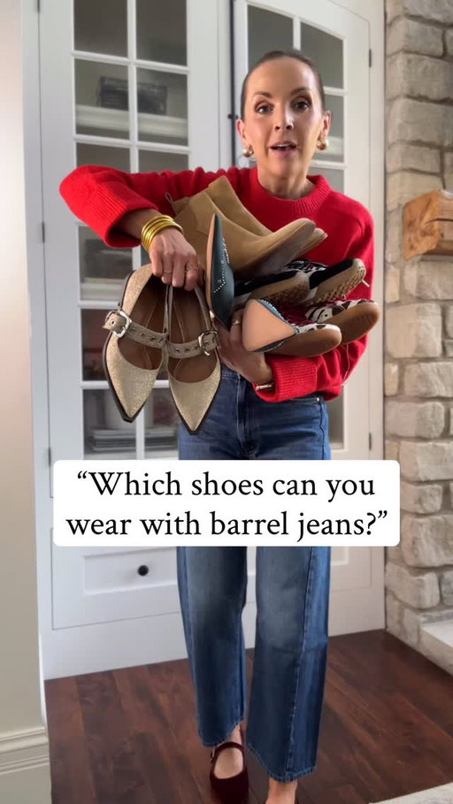 I know not everyone loves barrel jeans, but I keep getting this question so here we go!

Comment LINK below and I’ll send you a DM with the links! You must be following me on Instagram to receive links correctly. Or you can shop them on my @shop.ltk profile - the link is in my bio, and I’m “Merricksart” over there too.