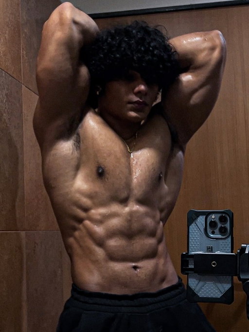 🦈 

.

.

.

.

.

#bodybuilding #abs #motivational #baki #toji #mihirlifts #animelove #fyp