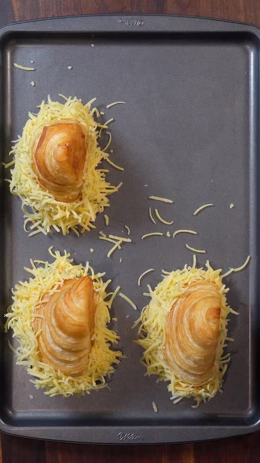 The Ultimate Croissant French Onion Soup. Comment “recipe” and I’ll DM you the link to make this at home!!