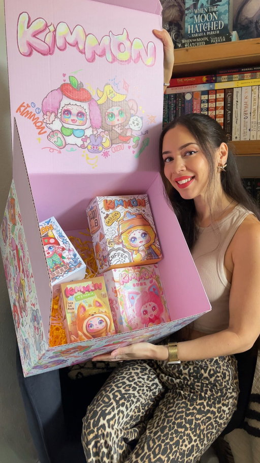 ad 💕 I treated myself to a new bag so of course I needed to dress it up with a new accessory! I’d never opened a blind box before but had seen the hype all over social media and boy do I get it now! 

Which Kimmon range was your favourite? These are now available in the UK at Smyths Toys, Very, Argos & Amazon! This was so fun, a little burst of dopamine and a new little friend to keep 🥹💕 @Charactertoys

#KIMMON #blindunboxing #kimmonunboxing #blindbox #mysterybox