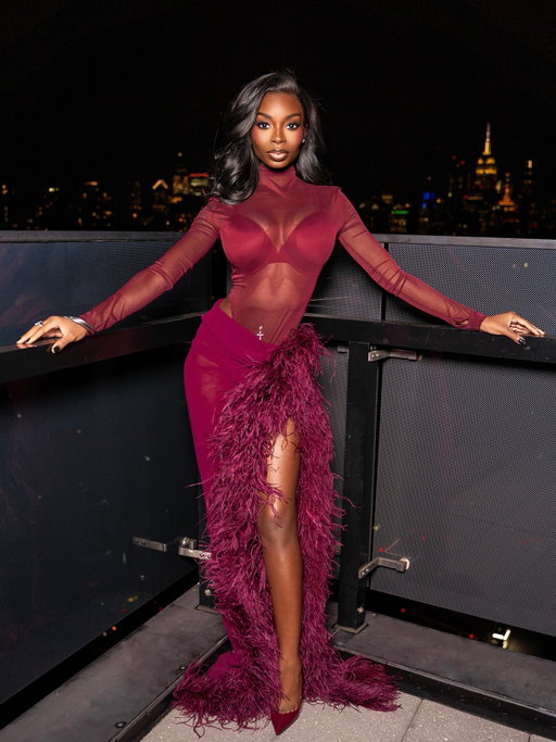 Power moves in a pretty package💋

Thank you @fortuneandforks for honoring me lastnight🥹❤️

Special thanks to @sixtyhotels for allowing me stay in the most beautiful penthouse all week🫶🏾