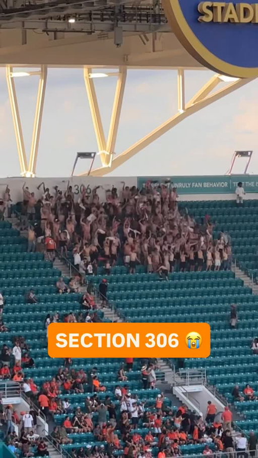Spawning out of nowhere 🤣 

Miami Hurricanes vs Syracuse @tickpick