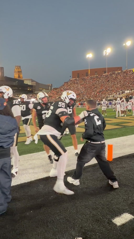 @thesketchreal got in on the TD celly 😎