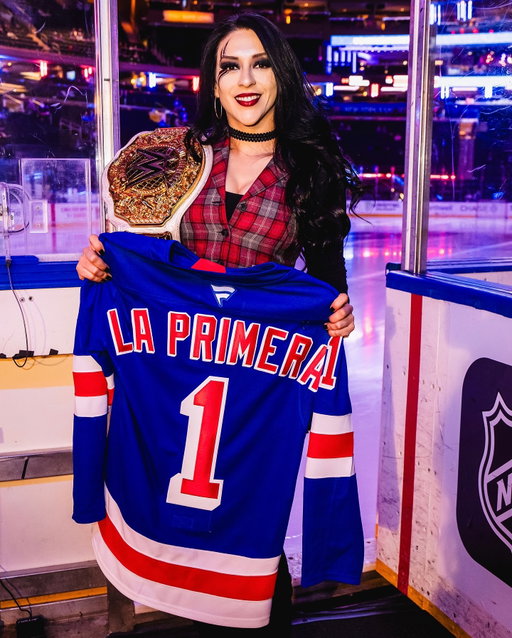 The Champ is here 🏆🏒 Stephanie Vaquer is in the house ahead of WWE Monday Night RAW & NXT Gold Rush next week!