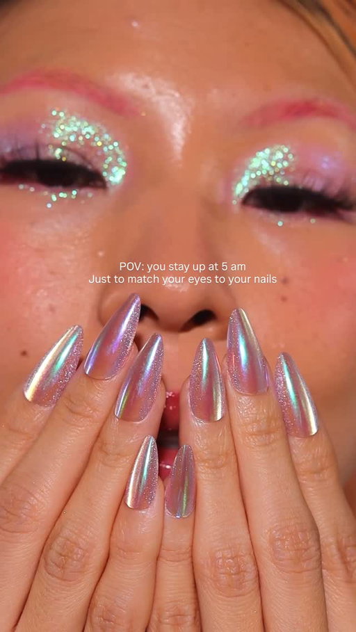 Took me all night to find this match 🥹✨💖 The most magical pressed on nails @lavaabeauty fairy dust 🧚✨Do you want a tutorial? #sparklyeyes #sparklymakeup #sparklyeyeshadow