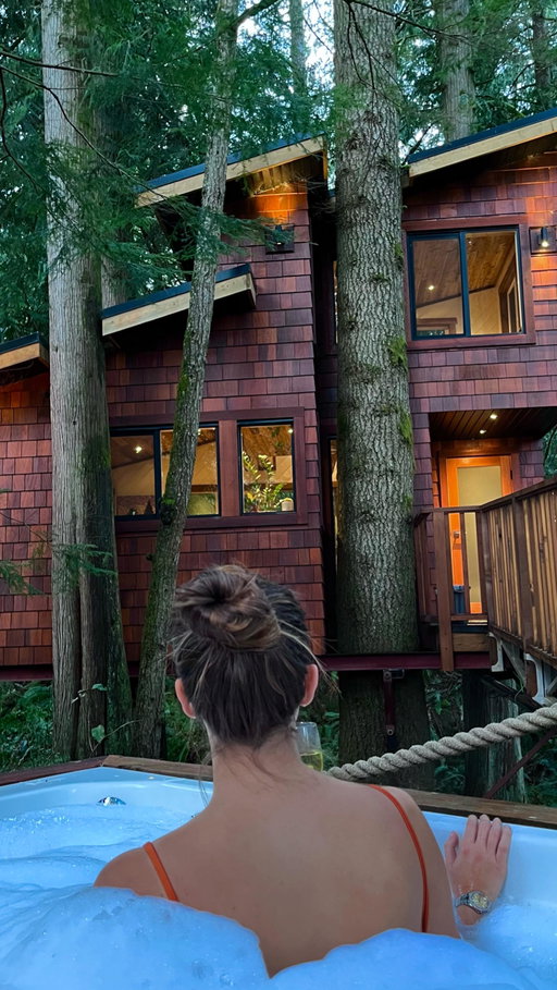 Ultimate Canada Bucketlist 🐻🌲🇨🇦

🏒 See an NHL hockey game! 🐺 Stay in a Wolf Cabin in Parc Omega 🏄‍♂️ Surf in Tofino, Vancouver Island 🐋 Go Whale Watching on Vancouver Island 🐕‍🦺 Dogsled in Whistler Ski Town 🚗 Drive Icefields Parkway – most beautiful highway 🌊 See Niagara Falls 🏰 Explore Old Quebec City 🚞 Take a Train Ride through the Rocky Mountains
🍷 🌌 Experience the Northern Lights (Yukon, Northwest Territories, or Nunavut) 🐻‍❄️ See wild polar bears in Churchill 🛶  🚴‍♀️ Cycle the seawall in Vancouver
🐻 Spot bears in the wild in Jasper National Park 

THINGS TO KNOW 
🌲 Consider the time of year with what you want to see, in winter the mountains are  beautiful, but roads are dangerous and some of them and attractions are closed, use public transport! Summer is extremely busy but the time where you will see the blue lakes and can best roadtrip!
🇨🇦 The lakes of Banff aren’t in the town - e.g. Moraine Lake can only be seen by shuttle, visit through a private tour or the national park shuttle book in advance
🐻 Take bear spray when hiking and learn all the wildlife safety tips before you go!
🍁 October 1 - March 31 winter tires and chains are required on cars, if you rent a car double check you have the appropriate vehicle adjustments for winter driving (November-March I would avoid driving in Banff/Jasper at all, it can be extremely difficult if you’ve never driven in snowy winter conditions)
🚗  Canada is a big country you cannot drive across it quickly, either fly between coasts (4 hours approx) or choose a couple provinces to road trip (Banff to Vancouver)

#yoho #yohonationalpark #emeraldlake
#banff #banffnationalpark #jasper #jaspernationalpark #transcanadahighway #canada #alberta #calgary #explorecanada #explorebanff #travelpassport #galswhotravel #glt #travelblogger #femaletraveller #girlstrip #morainelake #lakemoraine #canadalakes #hikemore #canadahiking #hike #vancouver #victoria #beautifulbc #squamish #calgary #vancouverisland