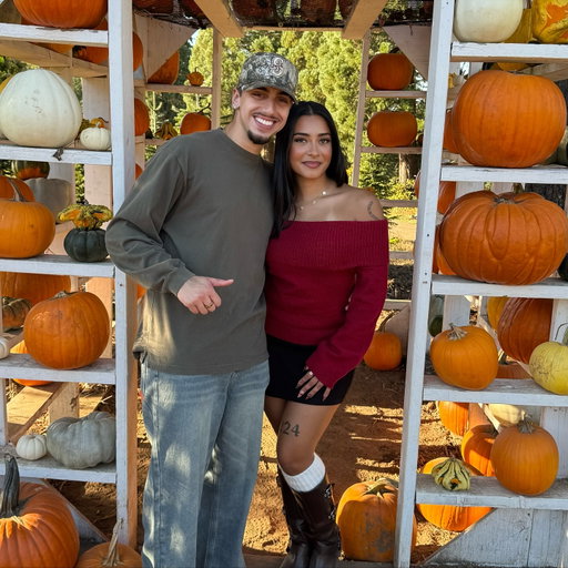 My favorite pumpkin 🎃 (pretend we posted these in October 🧍🏽‍♀️🧍🏻‍♂️)