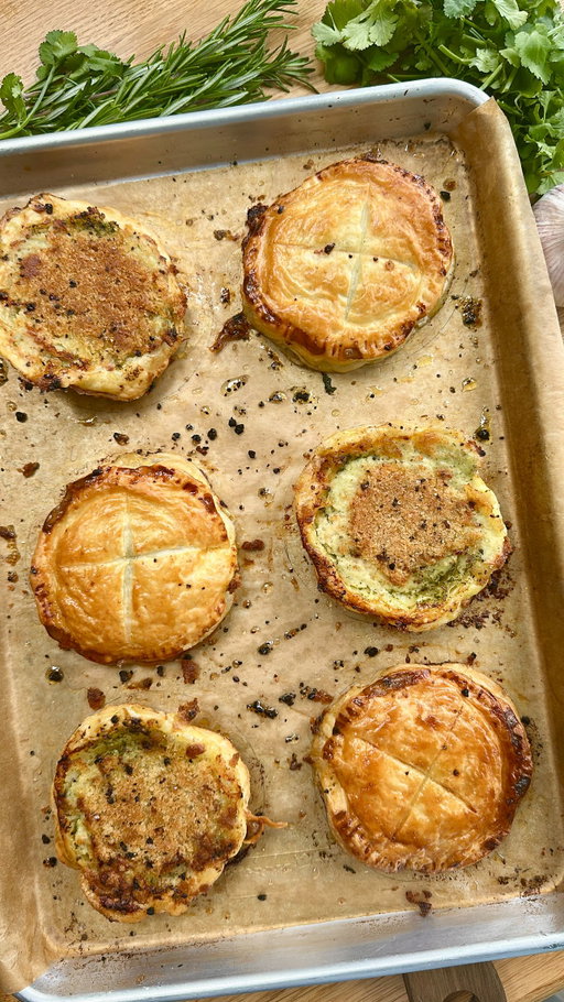 Upside Down Chicken Kiev Smash Burger Tarts

Welcome back to Upside Down Cooking and today we’re making Chicken Kiev Smash Burger Tarts.

#recipe on my blog: DomInTheKitchen.com - link in bio 

#upsidedown #pastry #chicken #chickenkiev #viralvideos