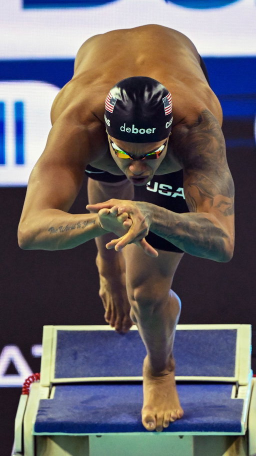 Casas on a roll 💥

Another golden swim in Toronto wrapped up his 100m Medley sweep and the Crown came with it 👑