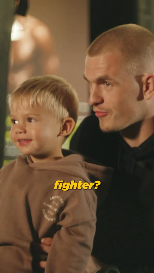 🇧🇷 Por favor, não pergunte ao meu filho quem é o lutador favorito dele. 

🇬🇧 Please don’t ask my son who his favourite fighter is