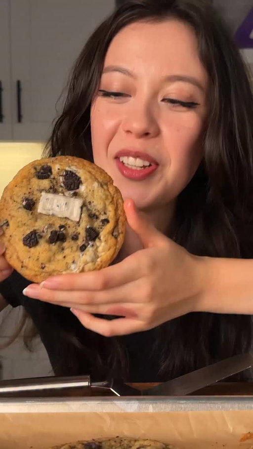 cookies and cream cookies (hersheys)
1 cup (226g) unsalted butter
2 1/2 cups (305g) ap flour
1 tsp (6g) baking soda
1/2 tsp (3g) salt
3/4 cup (150g) packed light brown sugar
4 tbsp (50g) granulated sugar
2 eggs
2 tsp (8g) vanilla extract
1 bar (90g) Hershey’s cookies and cream bar
8 oreos (~90g)
1/4 cup (45g) white chocolate (or more hersheys bar)
*cream together butter and sugars, then add in the egg and vanilla. in another bowl, whisk together the flour, baking soda and salt. add the dry to the wet and then fold gently to mix. fold in the chopped oreos, white chocolate, and chopped bar. scoop and set in the fridge about an hour. bake at 350 for 13-14 min (depending on the size). optional, hersheys bar pieces on top in the last couple minutes of baking!