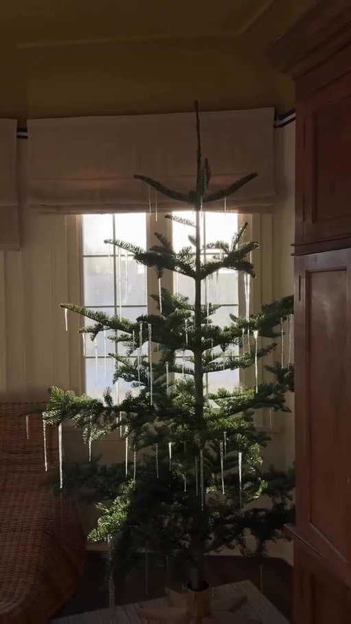 Found these vintage glass icicles ornaments at an antique shop last year just a week before Christmas! #christmas #christmastree #diy