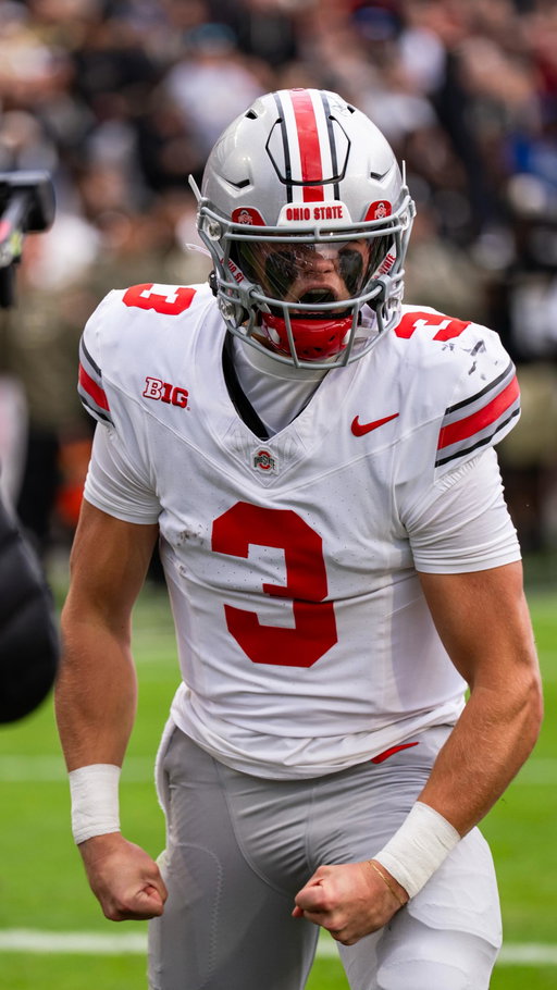 Lincoln Kienholz went straight up the middle for the score to give us a two possession lead on Saturday 🤝

@ohiostatefb | #GoBucks