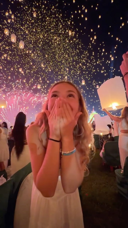 Felt like a princess 🥹🩷 

Absolutely bucket list experience 🙏

Don’t forget to follow @wiktoriawanders for more travel inspo 🩷

Yi Peng | Lantern Festival | Lanterns | Thailand | Chiang Mai | Princess | Disney | Emirates | Flight | Recommended | Travel