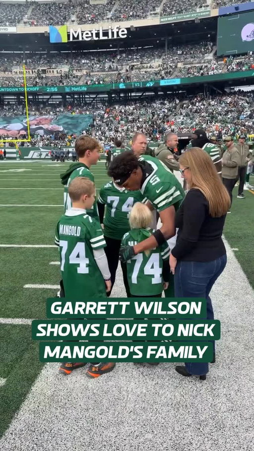 football is family 💚