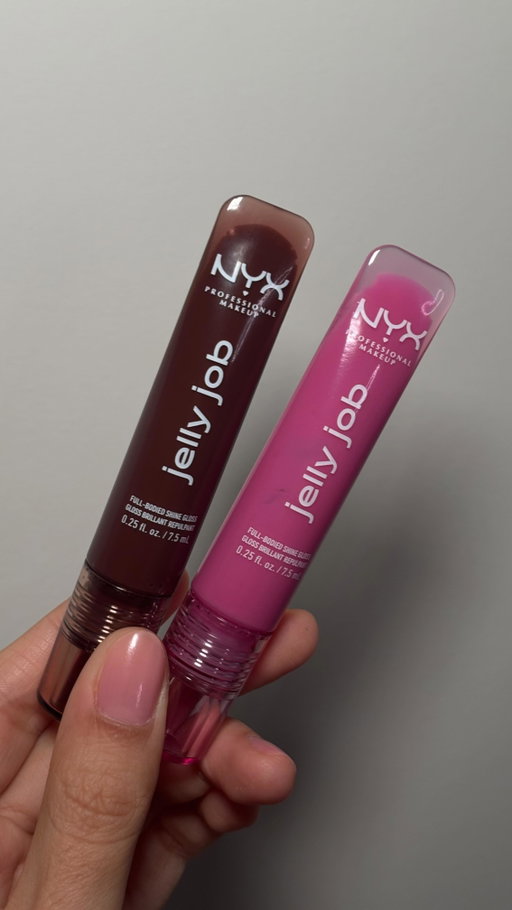 jelly job gloss en los tonos ‘jelly icing’ & ‘jellybean’ @nyxcosmetics 🩷🤎 ¿cuál fue tu favorito?

#nyxcosmetics #gloss #BeautyReview #newmakeup #lipswatch