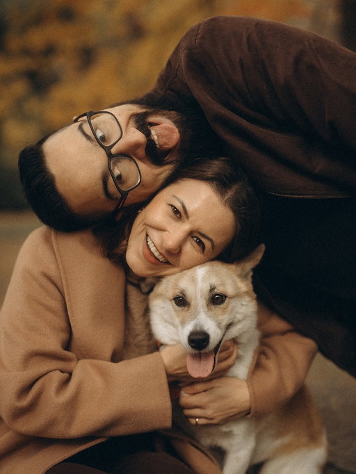 The only thing better than Fall in NYC is having my sister here to create these beautiful pics. 🥹🐶

How cute is the fact that Dalbit matches the park shades? 😭

Thank sis @flaneriephoto for this. You always amaze me! 

#fallcolours #fallinnyc #centralpark #autumnvibes🍁 #newyorkcity