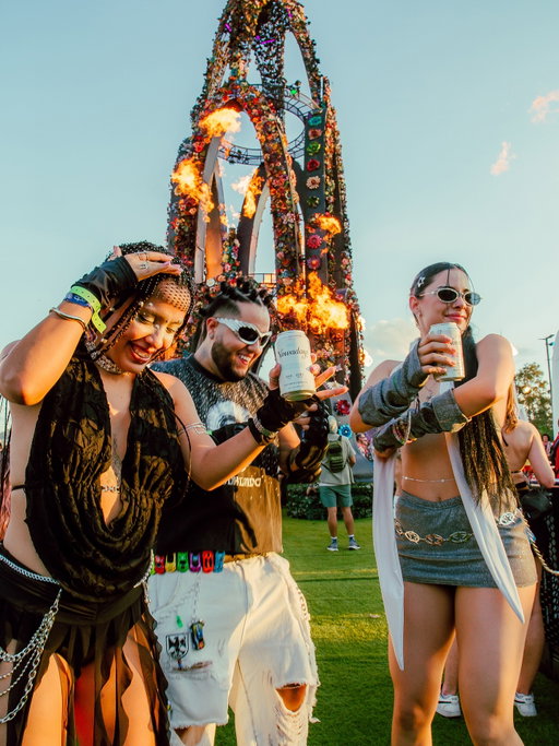 Orlando, stop by @trynowadays near Daisy Fields for a good time all day and night! 🌈✨