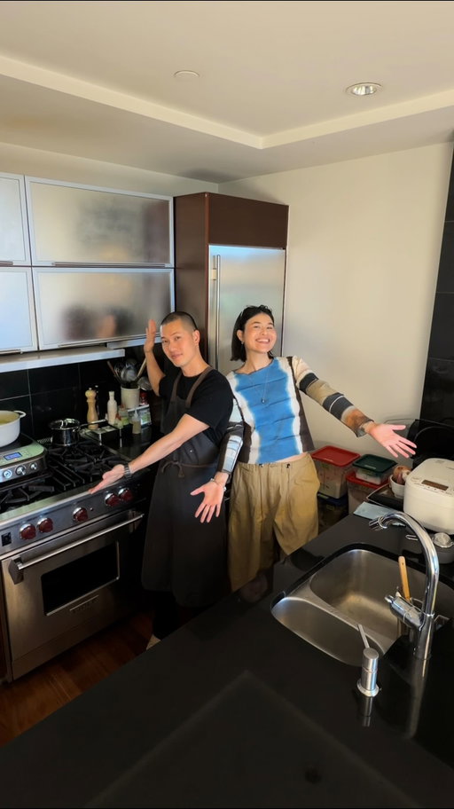 it’s the little things that spark joy :) if you liked this, we filmed a video like this last year!! check it out. everything is linked in our bio and let us know if you have any questions~

brands mentioned:
@kamaasa_tokyo 
@cambromfg 
@thechefspress 
@modernistpantry 
@sharpie 
@scotch 

#kitchentool #kitchenorganization #cookingtips #kitchengifts #giftideas