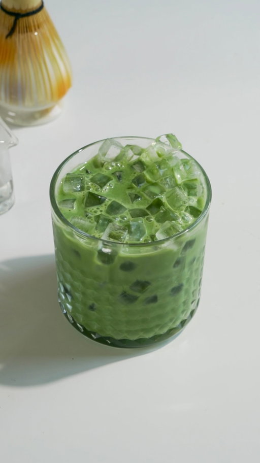 I just told myself “just a small one today,” and two minutes later I’m already whisking a second one 😭🤣

— 2g matcha powder 
— 30ml hot water [ <80 ] 
— 60ml milk of choice
— 2g sweetener 

.

#minimatcha #simplerecipes #icedmatchalatte #homecafemalaysia #matchamoment #minimatchalatte #cafeathome #basicmatcha #matchagram