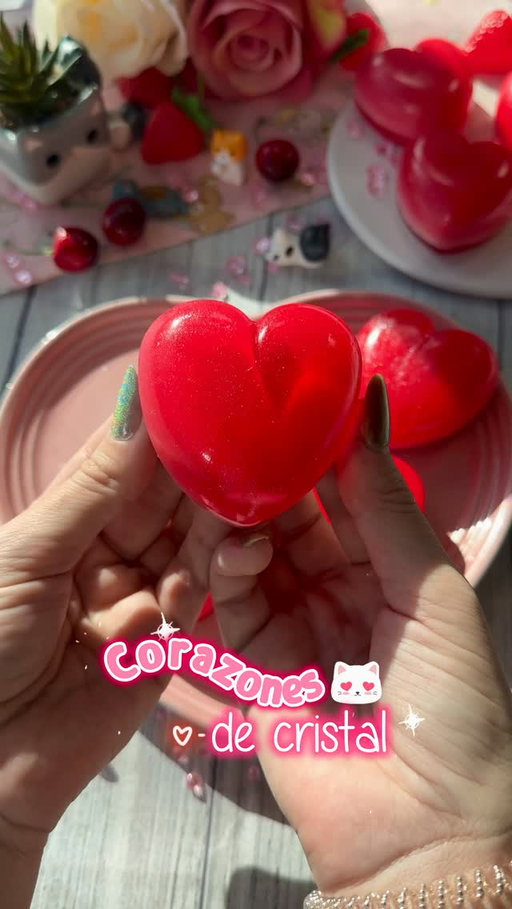 💎 CORAZONES DE CRISTAL 💖 @burpee_vet

💖 Muy poquitos ingredientes y un resultado así de bonito😍. Te enseño el paso a paso para que te quede así de perfecto. (Recuerda que los enlaces de los moldes los dejo en el canal de difusión ☺️)

💖INGREDIENTES
Capa interior
➖ 250 gr de queso crema
➖ 100 ml de leche
➖ 1 sobre gelatina fresa 
Capa exterior 
➖ 20 gr de gelatina neutra + 50 ml de agua fría
➖ 400 ml de agua
➖ 1 sobre de gelatina de frambuesa

💖 Mezcla los ingredientes de la capa interna
💖 Vierte en el molde y deja en la nevera 1 hora.
💖 Mezcla y calienta los ingredientes de la capa externa y deja que enfríe un poco
💖 Despega los bordes del molde de forma que cuando le añadamos la capa externa, la interna flote
💖 Deja en la nevera 3-4 horas

 #recetasburpee_vet  #postres #recetas  #recetasfaciles⁣ #kawaiifood