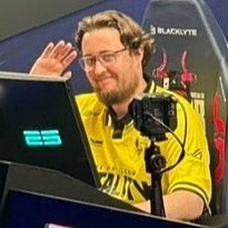25 🥳

Merci for all the birthday wishes, even though yesterday’s result wasn’t as hoped. 
I’m grateful for all the memories I’ve had in one year, all the trophies lifted with the boys, everyone who supported me and of course the time with my loved ones.

Here’s to many more clutches, headshots and trophies ❤️