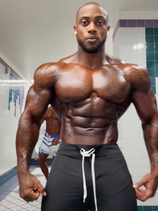 Locked in like a dreadlock 🤞🏾🌊

Coached by @neil_yoda_hill1 🐐 

▪️
▪️
▪️
▪️
▪️
#darcsport #wolvesforever #ifbb #npc  #mensphysique #teammuscleegg #bigwaves #trini  #chicago #olympia2025 #olympia #arnoldclassic #lifetsyle
