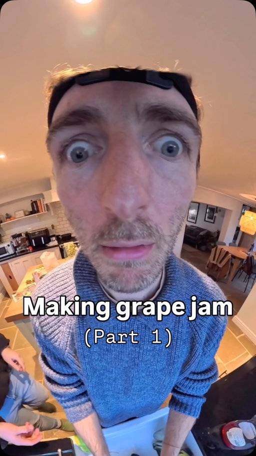 I’m making jam again. This time it’s grape apple and vanilla! The grapes are extra special because they come from @toast_with_hope! I sent hope a jar of mummies chilli jam, and I got some DELISH grapes in return!