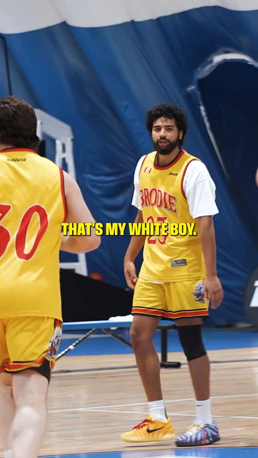 Mic’s on, pressure’s up, and @danyallx is feeling it! 🎤🔥 The road to the playoffs starts with pure energy! 💪
.
.
.
Best Men’s basketball league. Adult basketball near me. Men’s basketball near me. #neverwashed #mensbasketball #adultbasketball #brodieathletes #Bestleagueintheworld #adultleague #mensleague