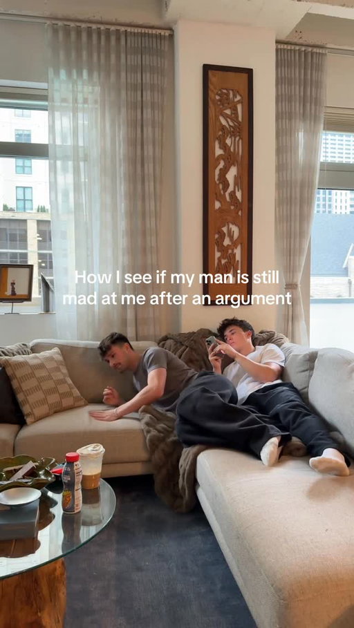 A little scoot never hurt nobody😌

#mlm #gaycouple #boyfriendgoals #realtionship #gayfunny