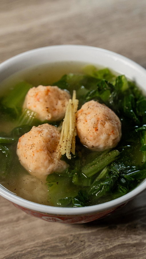 new tongue twsiter, say canh cai cay 4x fast

this one is also sometimes call canh cai xanh!
comment save, and i’ll send you the link to the printable recipe directly to your dm’s

https://feedthepudge.com/canh-cai-cay-tom-mustard-green-soup-with-shrimp-ball/
