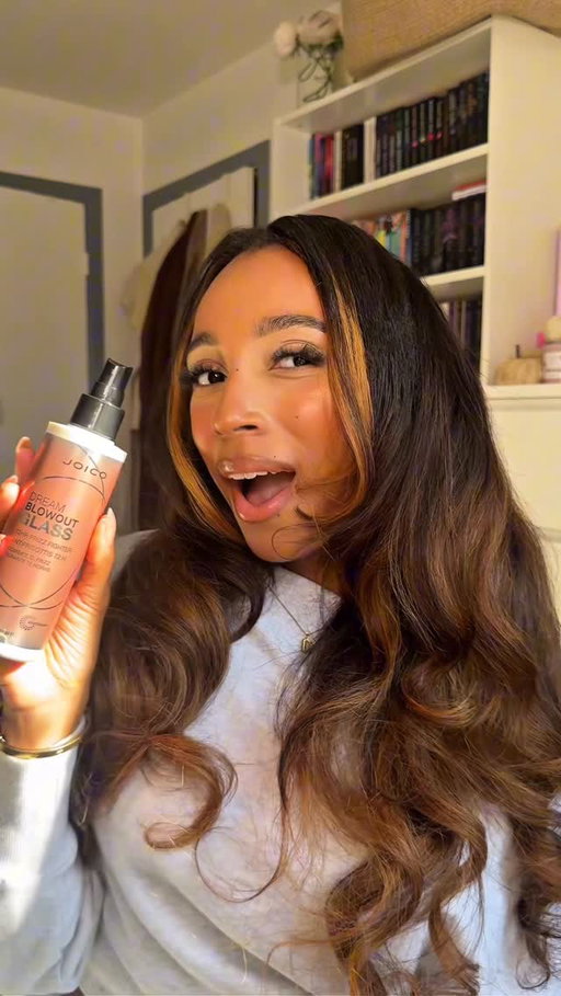 Humidité? Je ne la connais pas 💁🏽‍♀️✨
Grâce à Joico et leur nouveau Dream Blowout Glass, mes cheveux restent lisses et sans frisottis pendant plusieurs jours!! 

#AD #joicopartner @joicocanada