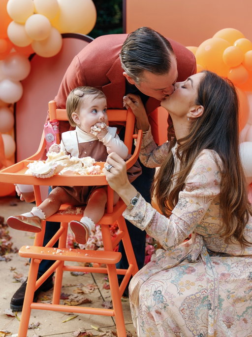 Paloma turns one🐴🧡🎂🎀 the most magical day celebrating our girl. Mommy and daddy love you more than anything!