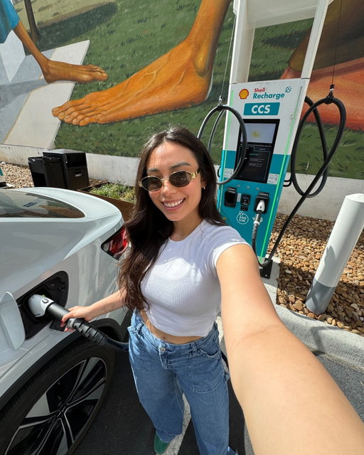 Fast EV charging has our girl Arabella feeling like 😁. Find the nearest fast charger with the Shell App. 

📸: @arabella.stokes