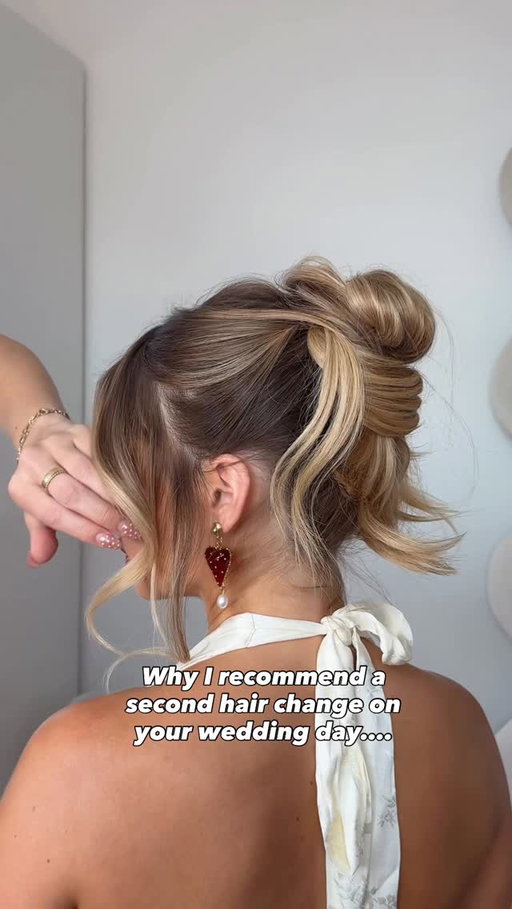 A style like this can literally take 5 minutes to completely change and elevate your look for the reception. I think it’s also great to be able to switch up your look for the second part of the days photos if you don’t have the time or budget to have a second dress .  What are your thoughts ? 
Hair on @eloise.schlecht using @ghdhair_anz