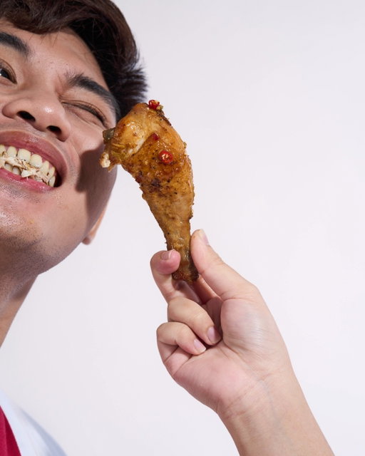 POV: You said “last bite” 3 bites ago. 😮‍💨🍗
Tip-Top Chicken’s juicy, flavorful bite will keep you coming back for more—crispy, tender, and cooked with wa-ease.

Available in South Supermarket, Citimart, Robinsons, Puregold, Shopwise, and The Marketplace!
