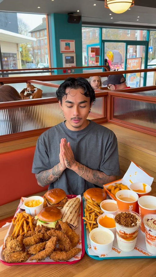 If you love sauces then you can now go all out with @popeyesuk new Mega Dips #london #AD