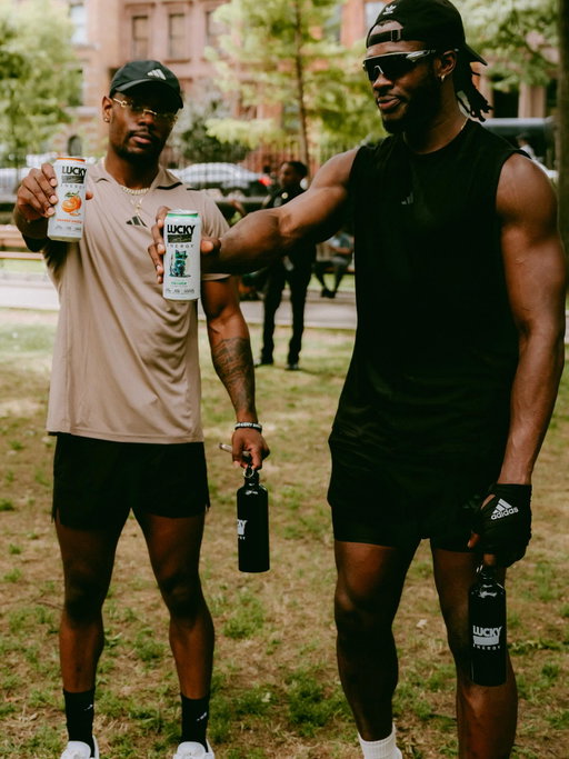 Just two cool ones stayin’ charged up🔋
@luckyenergyofficial @adidas