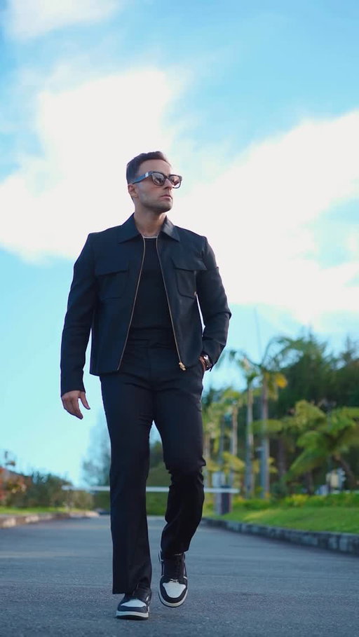 @amiri MA Blouson ♠️
•
@yersyngodoy 🎥
•
#Medellin #Colombia #MensFashion #Amiri #VanCleef