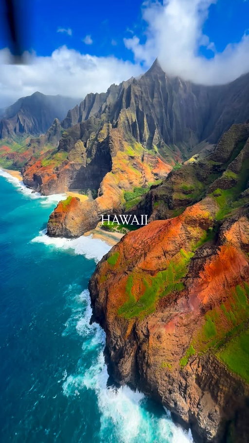Hawaii is a magical place 🏝️ 

Huge thanks to @airkauai & @airmaui for showing me around🚁 

Would you visit here? 

#hawaii #maui #kauai #island #travel #adventure #shotoniphone