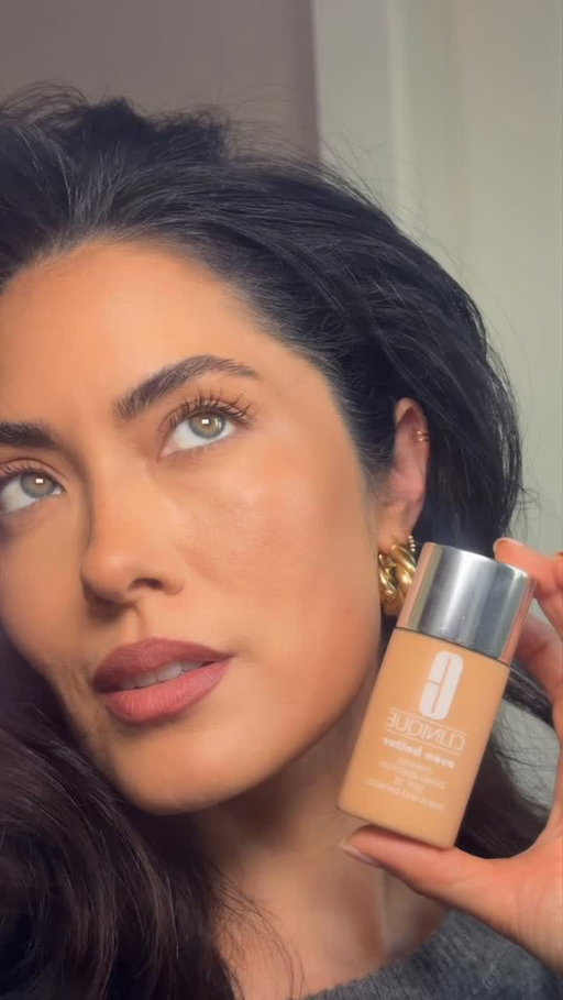 Holiday season, complicated, @clinique Even Better Foundation SPF 15, is not! 24 hour wear with Vitamin C, your skin will thank you when you come home tired from all those holiday errands! #cliniquepartner #skincare