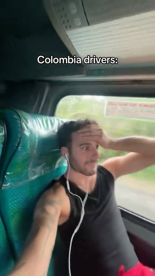 Colombianos are wild on the road y en la cama🤣 #backpackinglife #colombiatravel #backpackingcolombia #colombiamedellin #backpackingsouthamerica