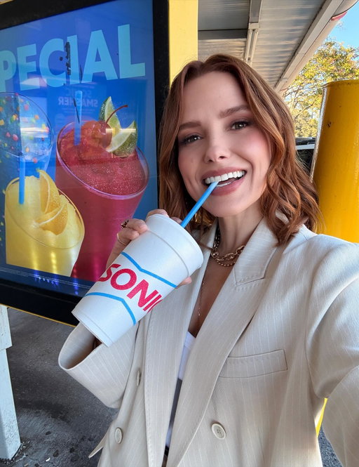 You can take the girl out of Wilmington, but once I touch back down in my home-away-from-home, you can’t keep me from my SONIC — Did you know I love it so much that it made it into the show in season 8!? — And we’re back baby! A Coke My Way (the Sophia way is a Diet Coke with Lemon) is free in the SONIC app for a limited time. Had to go pick up my own and some snacks for the crew on my lunch break during our last charity event! What’s your Coke order?

Now you know mine, and if you listen to the pod you also know Rob and I loooooove a good corn dog, so you can imagine my excitement to surprise him with one ahead of our DQ live finale. Except I got the timing wrong (lil too excited!) and arrived with his treat two hours before he was set to arrive. So after I FaceTimed him with it, I ate it — he did generously say I should because we don’t waste snacks! Fast forward to the end of the night … you can IMAGINE my excitement when he walked in late to the post-pod debrief and I realized he’d GONE BACK TO SONIC to get us more. A toast with a dog and a soda!? That’s my kind of celebration. We love you @sonicdrivein #sonicpartner #corndogsforever ♥️🥤