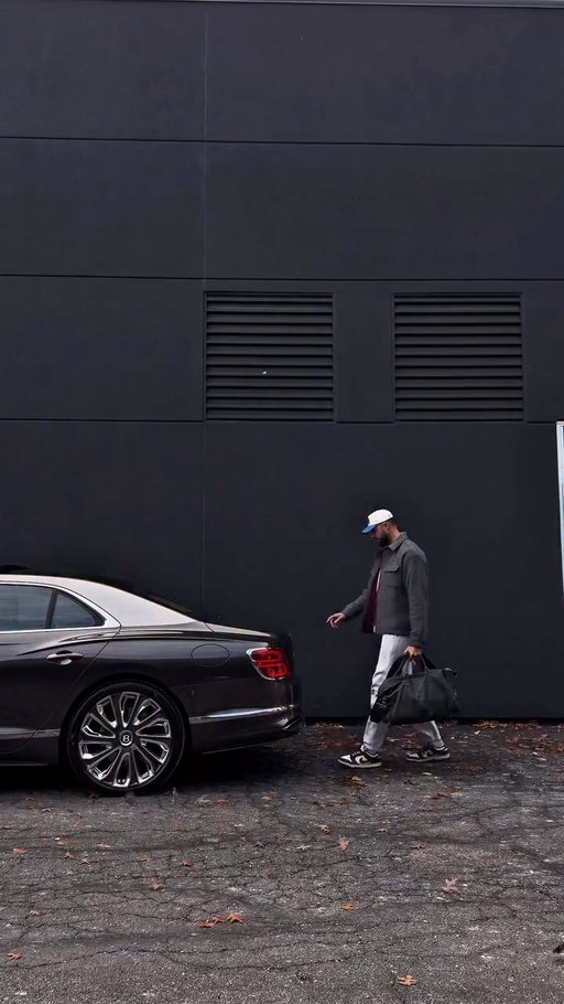 Taking out the 2026 #Bentley Flying Spur Mulliner 

@bentleymotors / @clebentley 

#Bentley #Bentleymotors #FlyingSpur #asmr #lifestyle #carlifestyle #menstyle